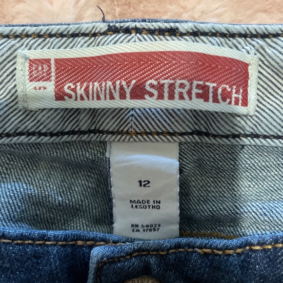 Like new GAP jeans - Picture 2 of 3